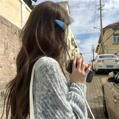 腰间持枪